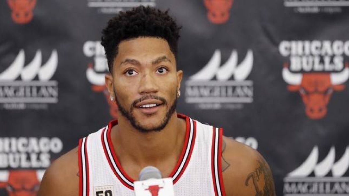 Derrick Rose, durante la conferencia de prensa que celebraron los Bulls este martes en Chicago.-AP / CHARLES REX