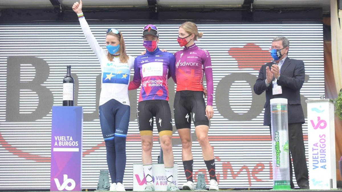 Imagen del podio final de laVuelta a Burgos, formado por las holandesas Van der Breggen, Van Vleuten y Vollering. R. ORDÓÑEZ