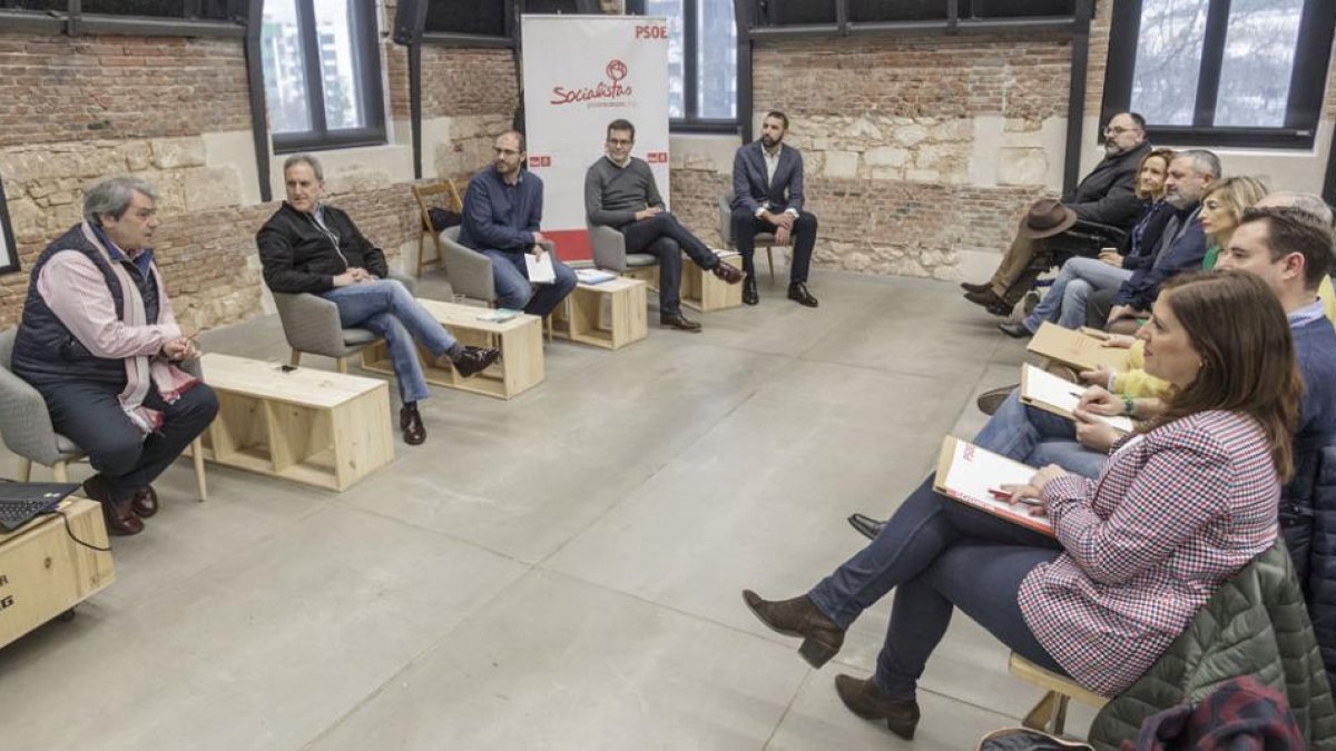 Un momento de la mesa redonda con Agustín Herrero, Alfonso Gil, Jorge Extramiana, Chema Dávila y Daniel Garabito, ayer, en La Estación.-SANTI OTERO