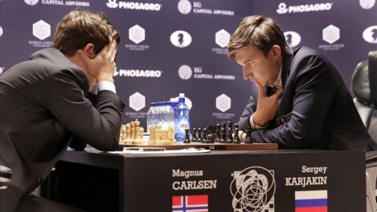Carlsen y Karjakin, en un instante de la octava partida-RICHARD DREW / AP