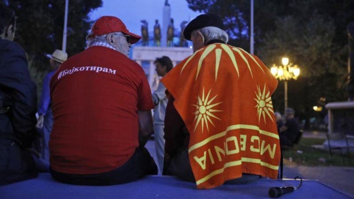 Participantes en una protesta para reclamar el boicot al referéndum para el cambio de denominación de Macedonia.-THANASSIS STAVRAKIS (AP)