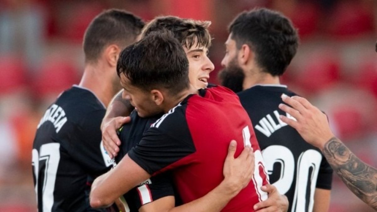 Nico Serrano jugará esta temporada en el CD Mirandés. CD MIRANDÉS