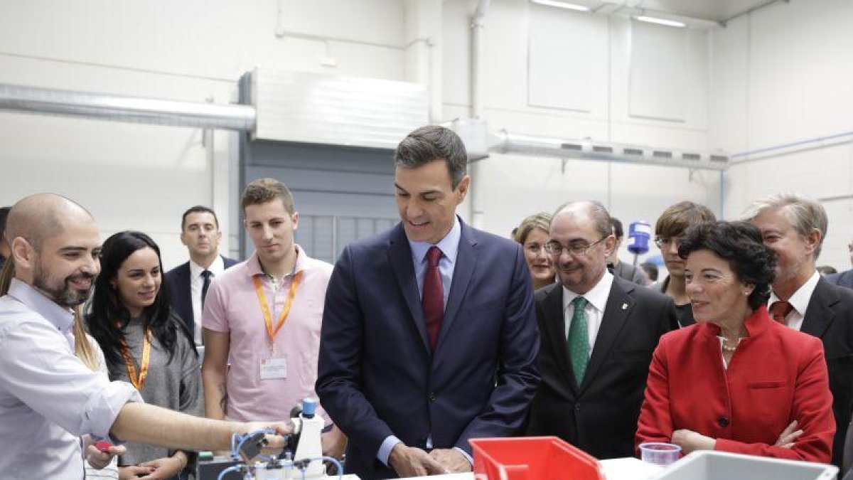 Sánchez, junto a Lambán y Celaá, esta mañana en Zaragoza-CHUS MARCHADOR