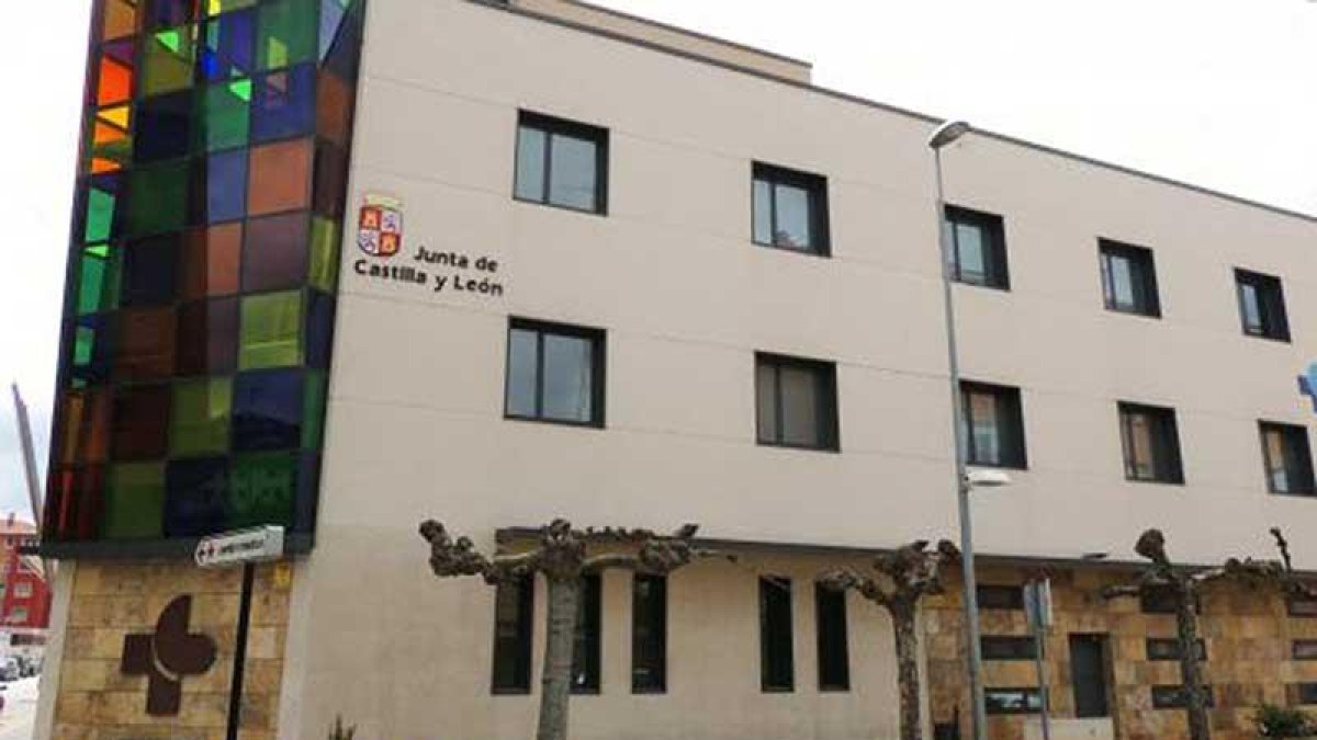 Fachada del centro de salud de Medina de Pomar.-ECB