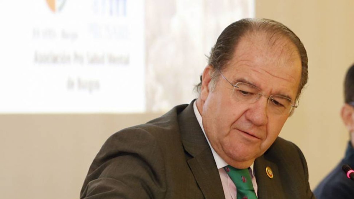 Fuertes Rocañín durante una de sus habituales conferencias.-RAÚL G. OCHOA