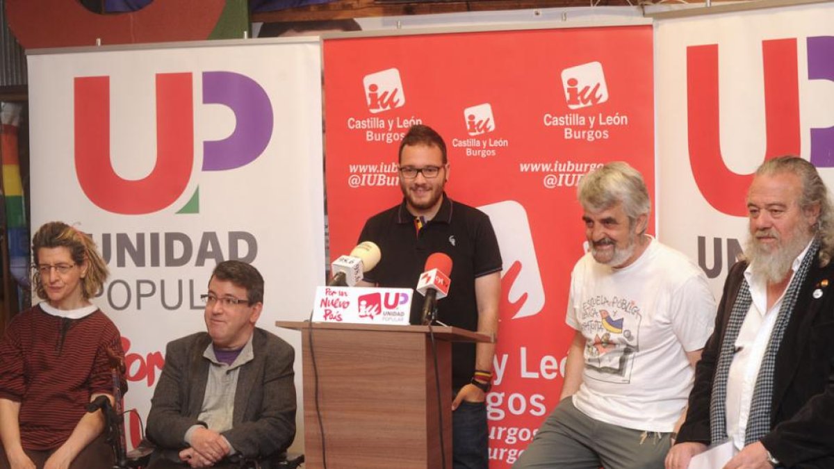 En el centro, Jorge García, junto al resto de integrantes de la formación.-ISRAEL L. MURILLO