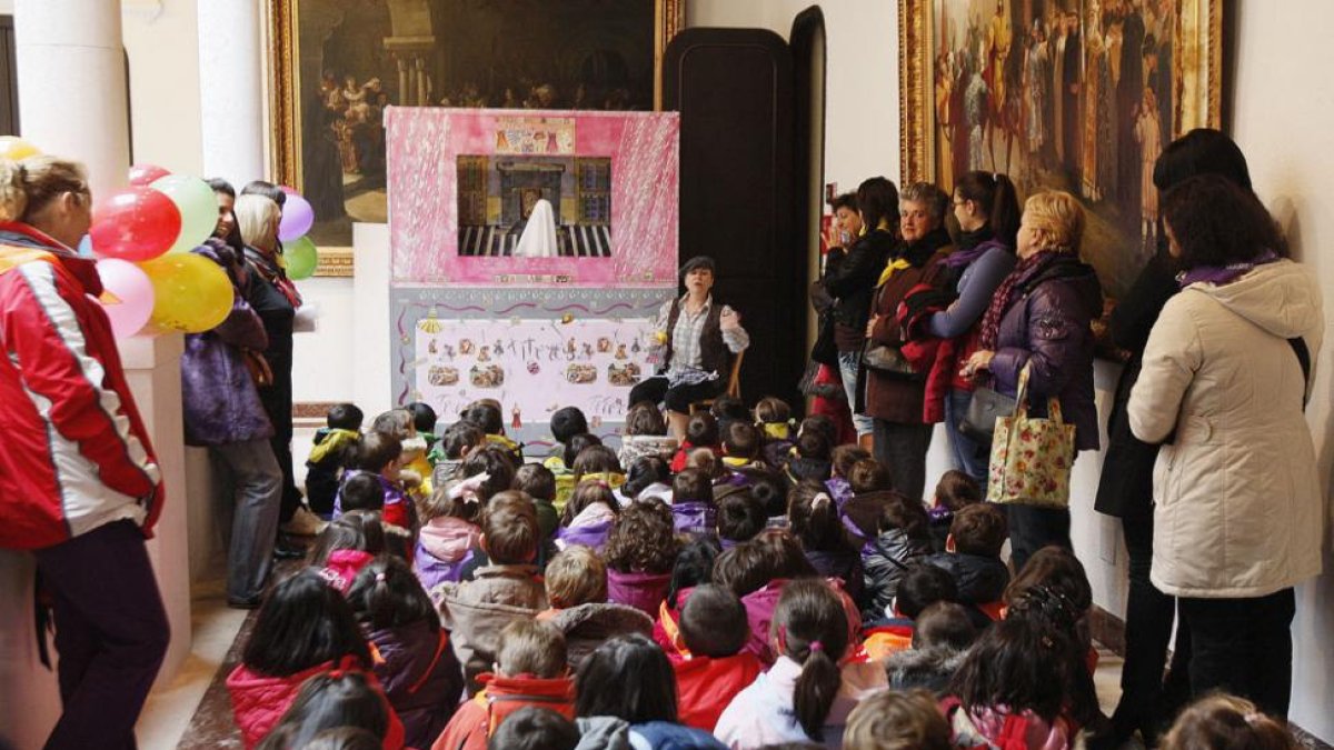 ‘Un fantasma en el Archivo’, en imagen de archivo, se realiza en colaboración con el grupo de teatro de las Aulas María Zambrano.-Raúl Ochoa