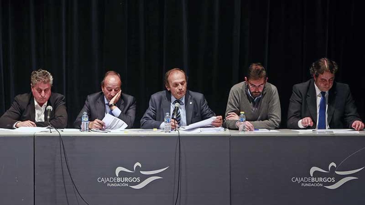 La directiva del Burgos CF durante la Asamblea General Ordinaria celebrada el pasado lunes-Raúl G. Ochoa