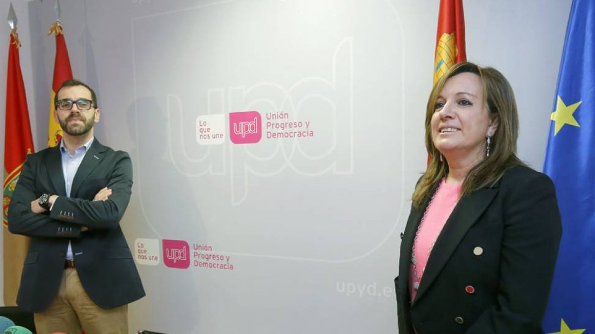 Sergio Carpio Mateos y Rosario Pérez Pardo, ayer, en la rueda de prensa para presentar al número uno.-RAÚL G. OCHOA