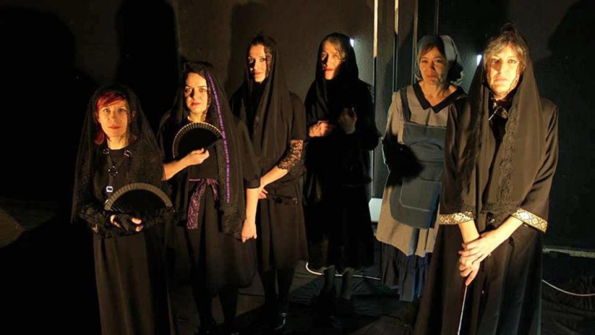 Cristina Salces, Alicia V. Benito, Ori Esteban, Ana Isabel Molina, Ana I. Roncero y Miren San Martín.-Jairo Fuentes.