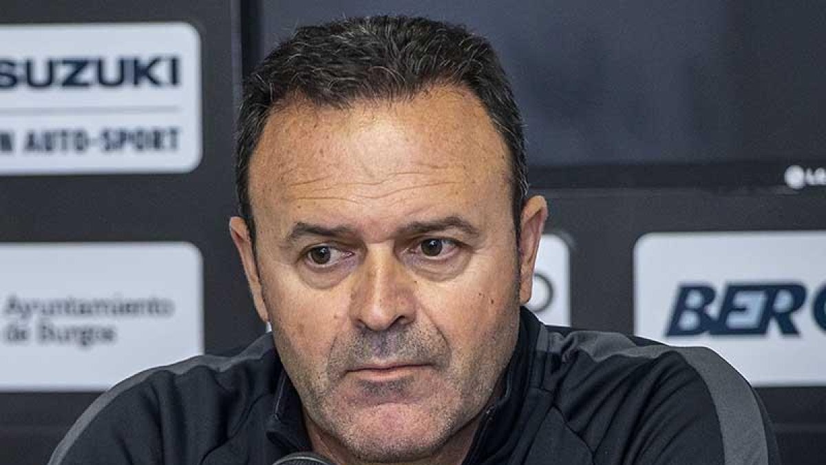 José María Salmerón realizó ayer su primera comparecencia públic-Santi Otero