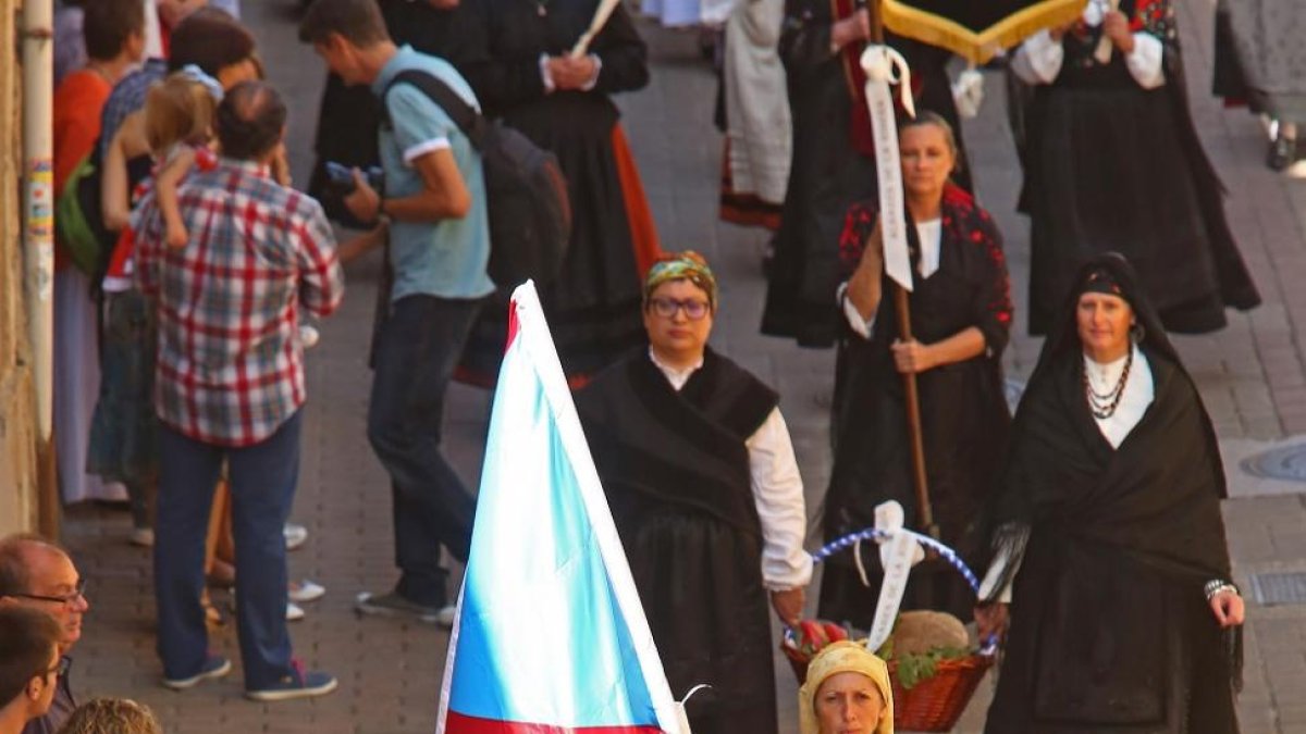 Un momento de la procesión en la festividad de la Virgen de la Encina.-ICAL