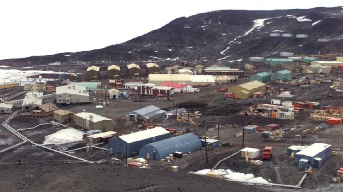Vista general de la Base McMurdo de la Antártida.-TOM SZLUKOVENYI (REUTERS)