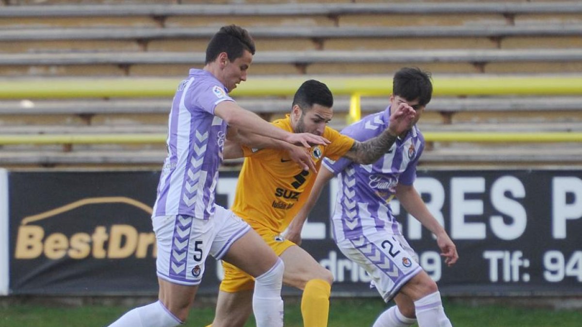 Armiche trata de deshacerse de dos jugadores del Real Valladolid.-ISRAEL L. MURILLO