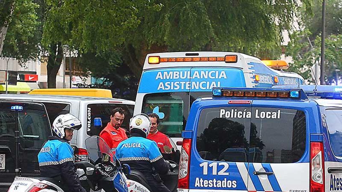 Imagen de dos agentes de Policía Local.