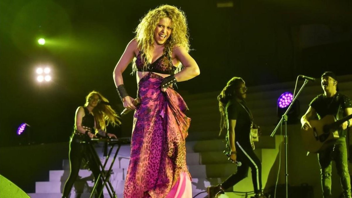 Shakira, en una actuación en el estadio Roberto Meléndez de Barranquilla, en julio.-AFP