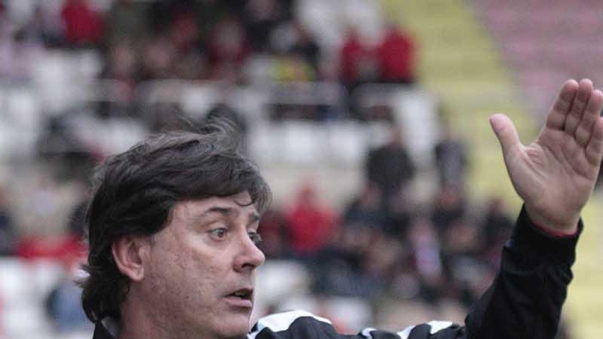 Menéndez da instrucciones a los suyos.-SANTI OTERO