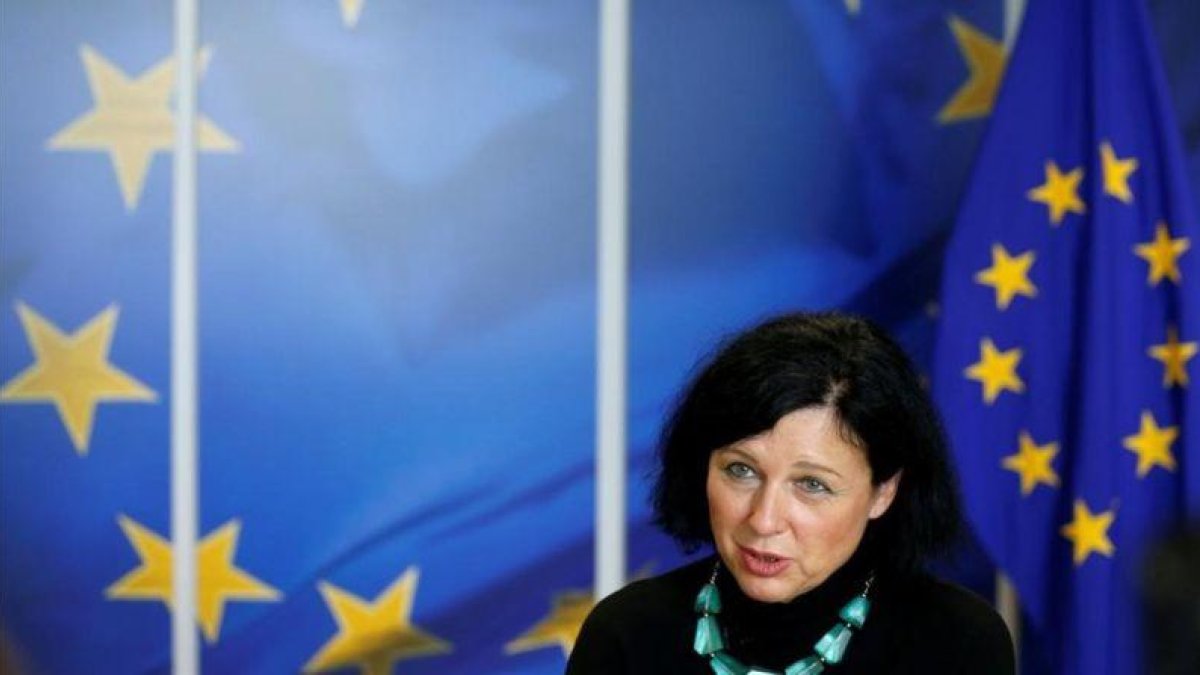 La comisaria europea de Justicia, Vera Jourová.-FRANÇOIS LENOIR (REUTERS)
