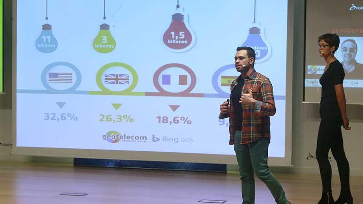 Un miembro del equipo de Geotelecom se dirige a los asistentes de la sesión TechDay que se celebró ayer.-RAÚL G. OCHOA