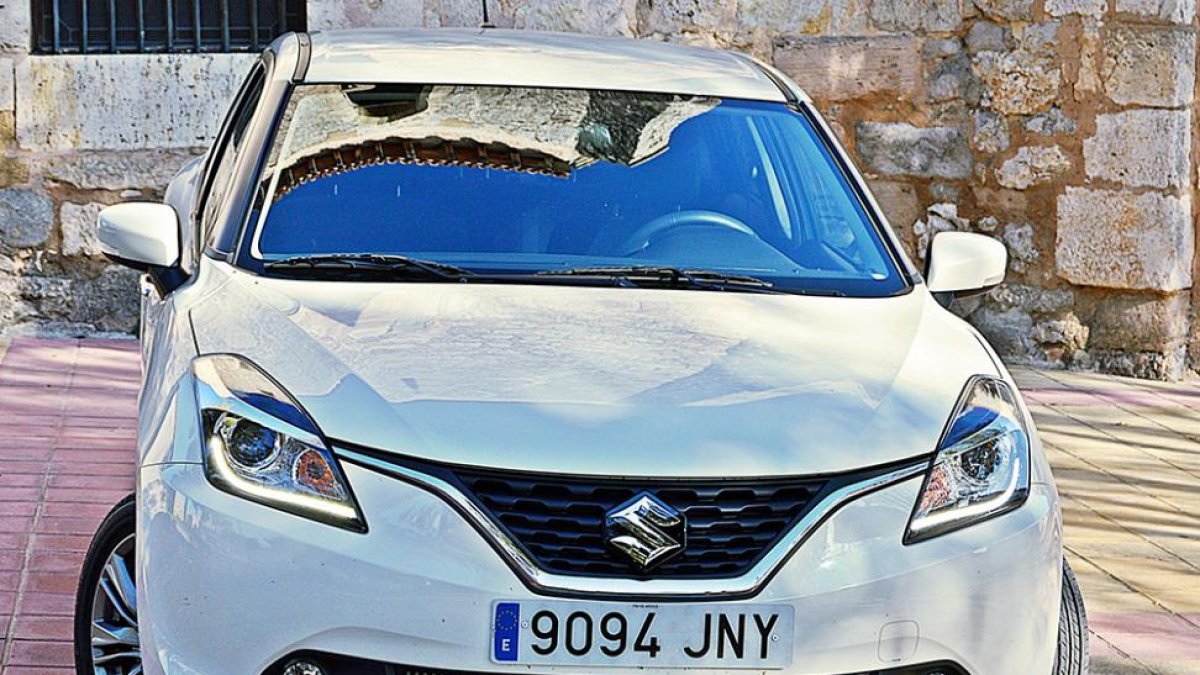 Imagen del Suzuki Baleno tomada en Villafría.-HÉCTOR FUSTEL