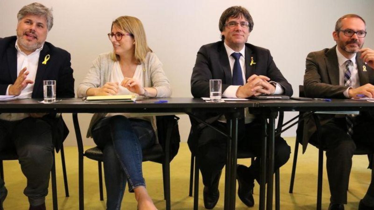Albert Batet, Elsa Artadi, Carles Puigdemont y Josep Costa, este miércoles en Berlín.-BERNAT VILARO (ACN)
