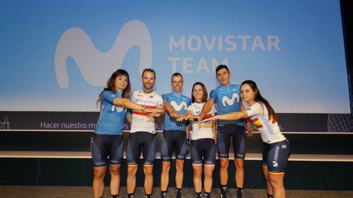 De izquierda a derecha, Sheila Gutiérrez, Alejandro Valverde, Enric Mas, Jelena Eric, Marc Soler y Lourdes Oyarbide, en Madrid.-MOVISTAR TEAM