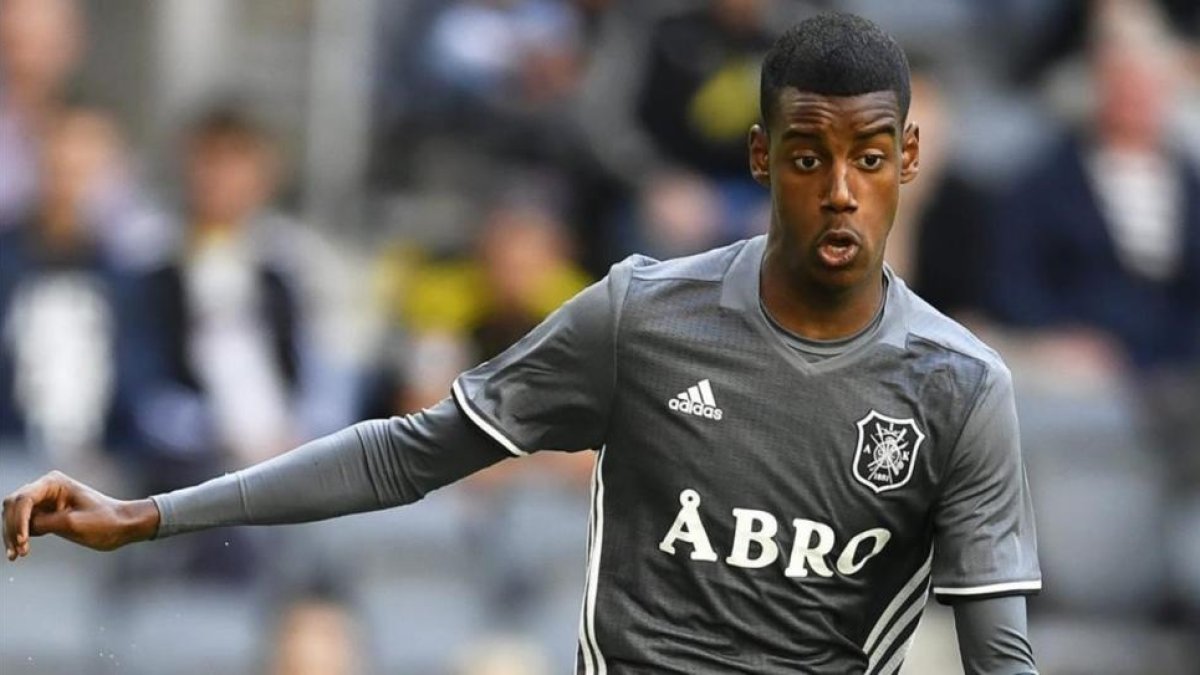Alexander Isak, en un partido con el AIK Solna.-VILHELM STOKSTAD