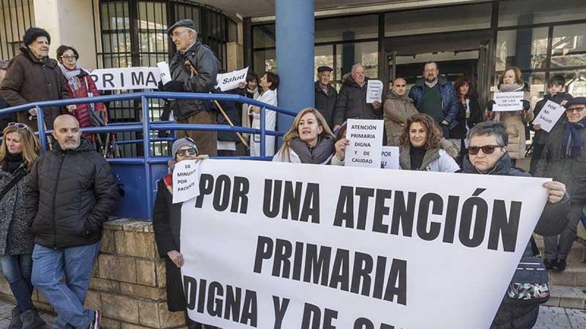 Los vecinos cortaron la carretera y seguirán con las movilizaciones.-RAÚL OCHOA