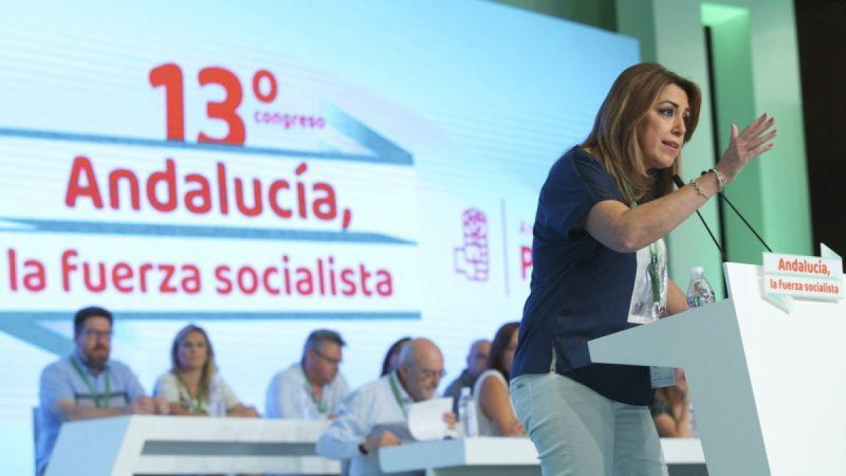 Susana Díaz interviene en el congreso del PSOE andaluz, este sábado.-JULIO MUÑOZ (EFE)