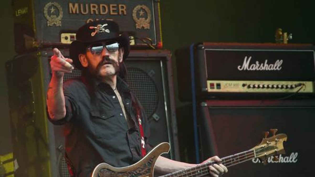 Lemmy Kilmister, líder de Motörhead, el pasado 26 de junio durante una actuación en el festival de Glastonbury.-AP / JOEL RYAN