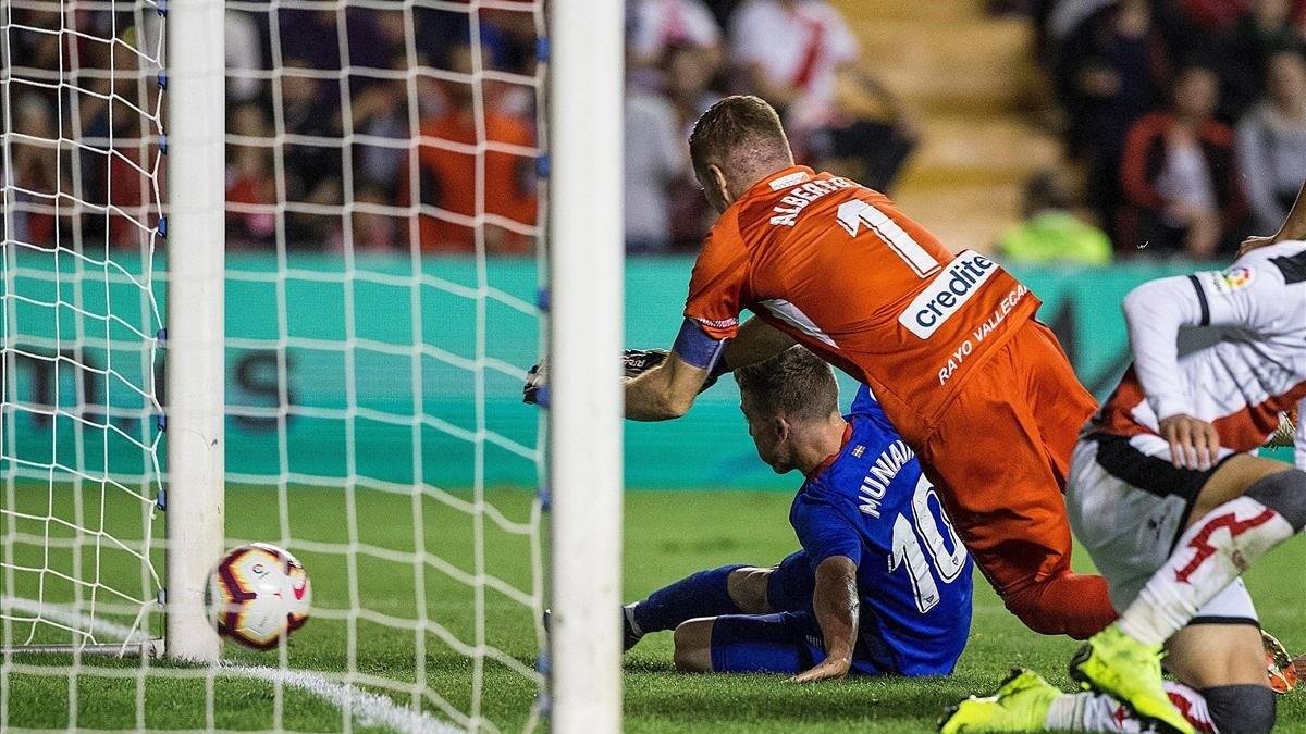 El delantero del Athletic Muniain marca el gol del empate del Athletic en Vallecas-RODRIGO JIMÉNEZ (EFE)