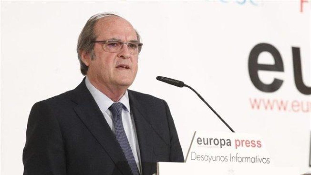 El candidato del PSOE a la presidencia de la Comunidad de Madrid, Ángel Gabilondo, en un desayuno informativo.-EDUARDO PARRA (EUROPA PRESS)