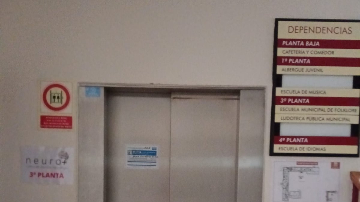 El ascensor lleva averiado desde septiembre