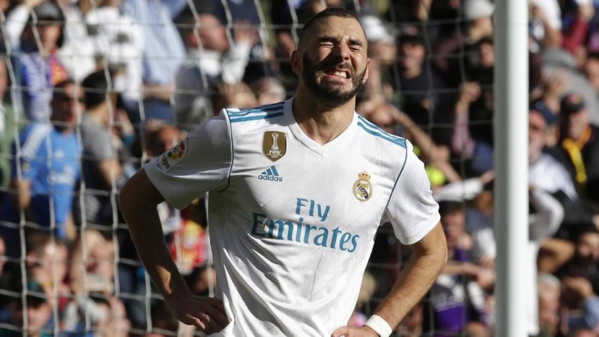 Karim Benzema, durante el último clásico.-AP / PAUL WHITE