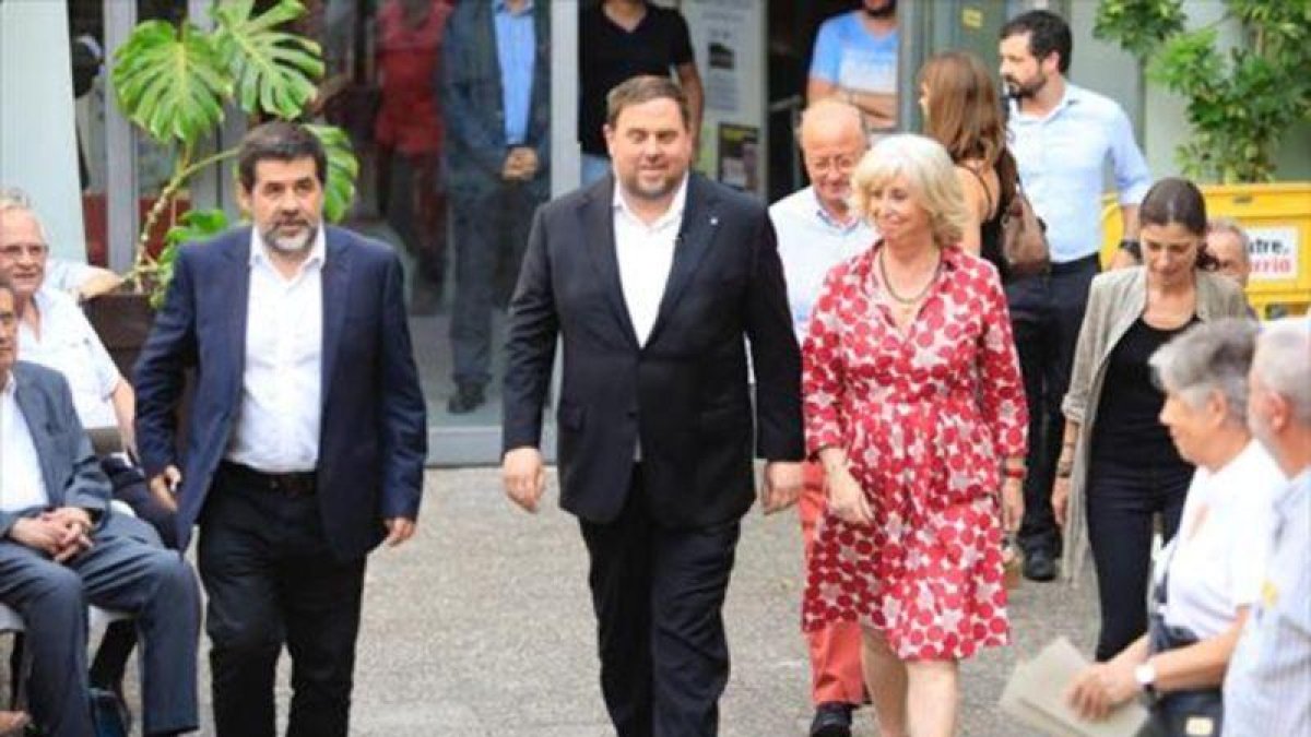 Jordi Sànchez y Oriol Junqueras, el 19 de julio pasado, en un acto de la ANC en Barcelona.-FERRAN NADEU