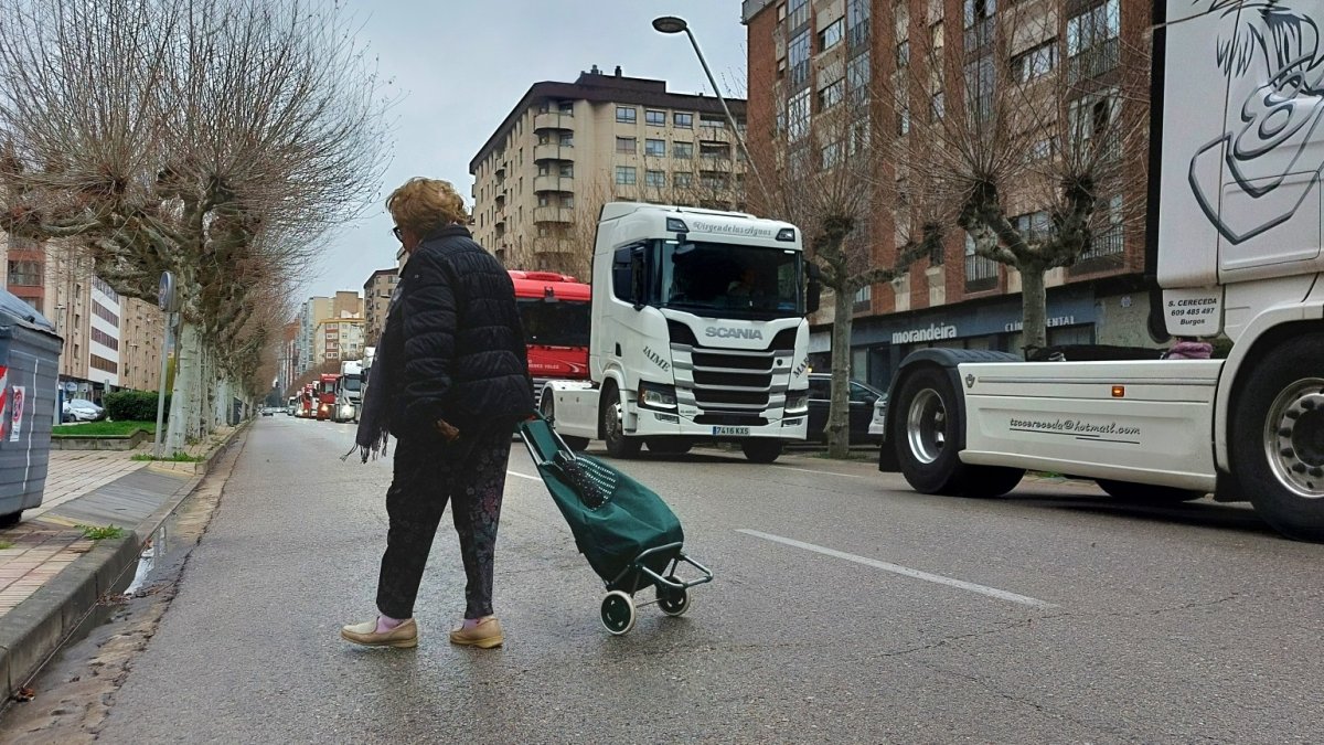 Protesta transportistas por el centro de Burgos. J. G. L.