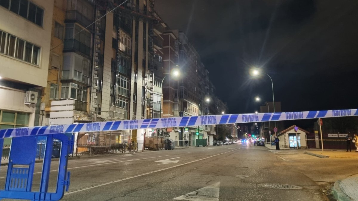 Circulación interrumpida a la altura del cruce con la calle Infantería. A. H.