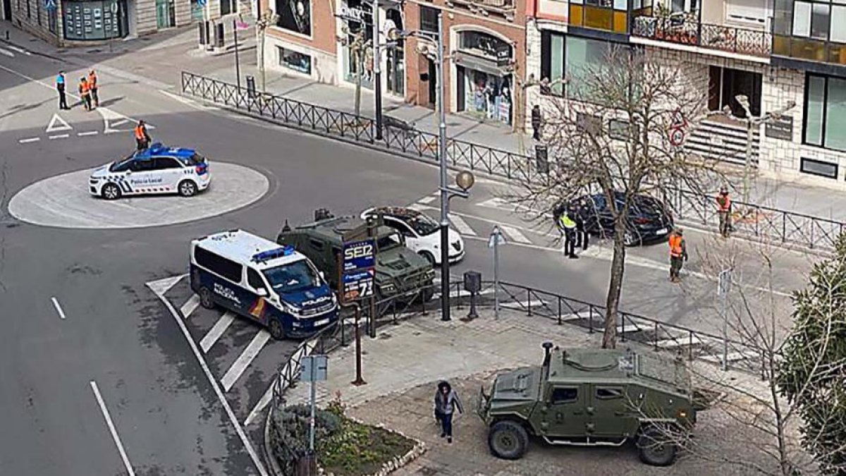 Imagen de un control con el Ejército en Aranda. Ana Martínez Brogeras.