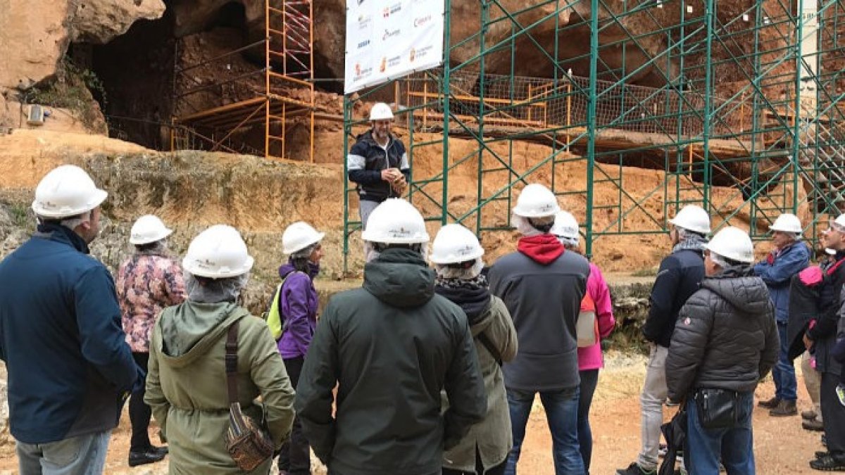 Terradillos en una charla en los yacimientos de Atapuerca. ECB