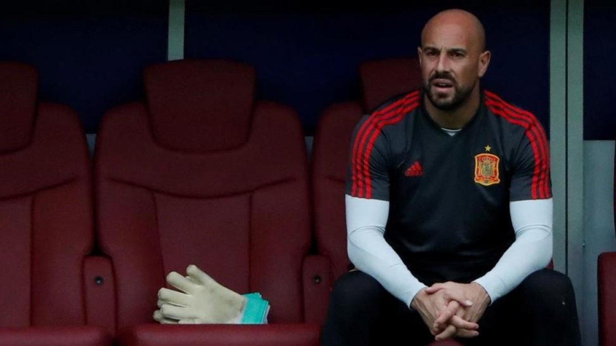 Reina, en el banquillo de España en el estadio Luzhniki de Moscú.-JAVIER ETXEZARRETA