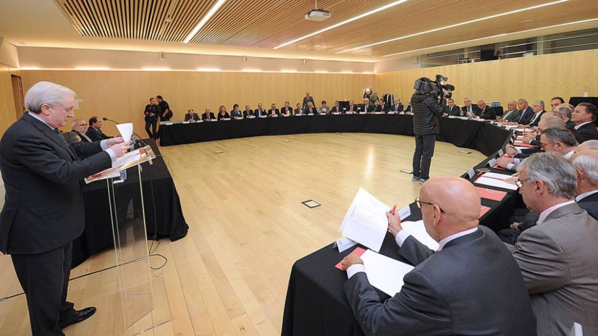 El presidente de la Cámara de Comercio de Burgos, durante su intervención de ayer.-ISRAEL L. MURILLO