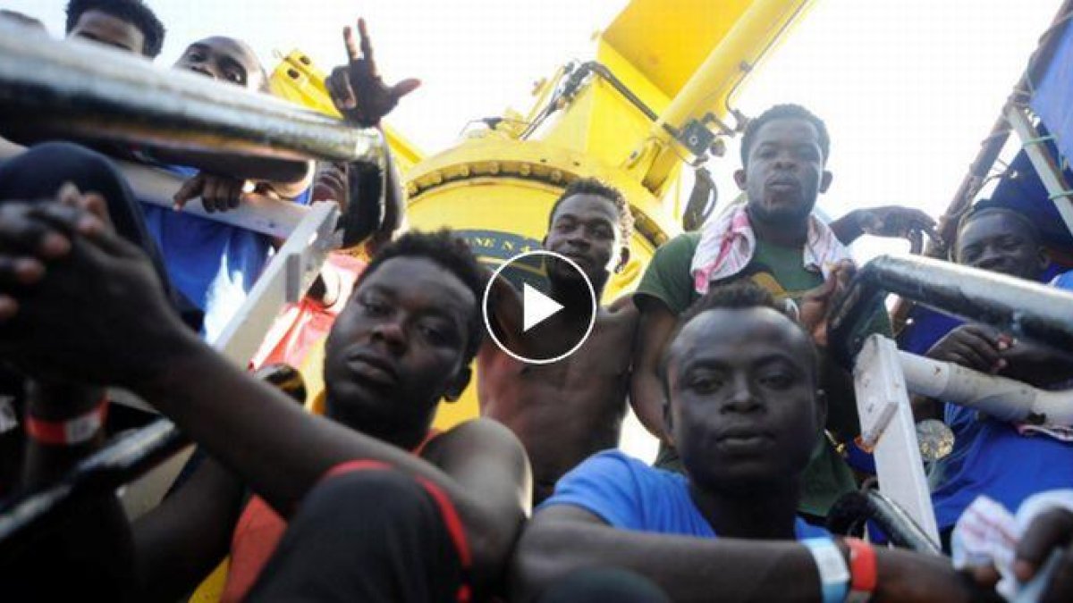MSF advierte de que la situación del Aquarius es peor que cuando el barco fue acogido en Valencia. /-GUGLIELMO MANGIAPANE (REUTERS / VÍDEO: EUROPA PRESS)