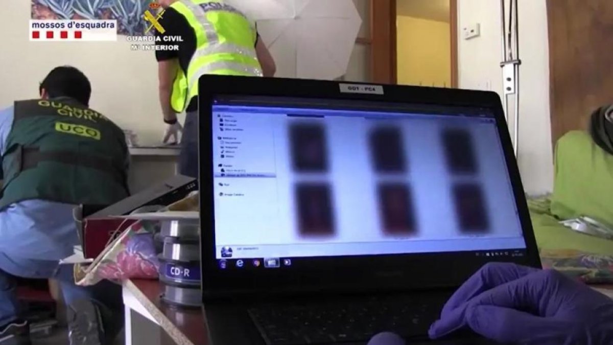 Imágenes de pederastia captadas en una operación policial.-