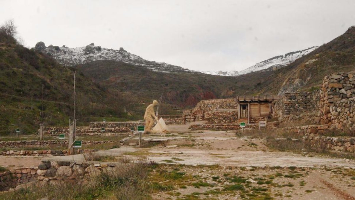 El clima ha pasado factura a la zona donde se trabaja en el salero.-G. G.