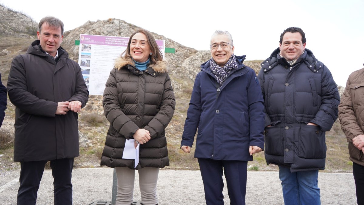 La consejera de Movilidad y Transformación Digital, María González Corral, durante una visita a las obras de la BU-504 la semana la semana pasada. ECB