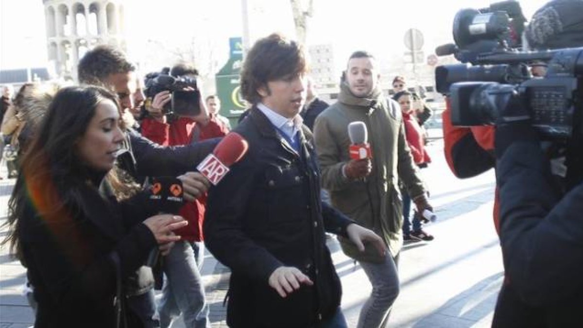 El 'pequeño Nicolás' llega, este viernes, a los juzgados de plaza de Castilla.-Foto: JOAN MANUEL PRATS