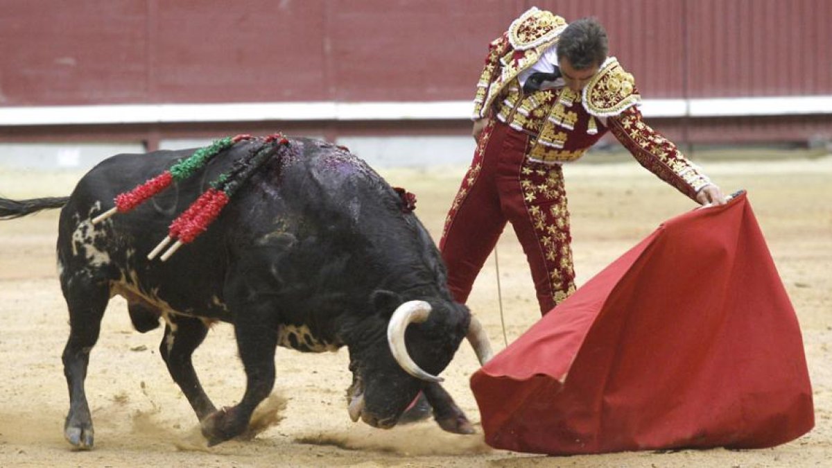 Imagen de El Fandi, durante los pasada feria de San Pedro y San Pablo.-SANTI OTERO