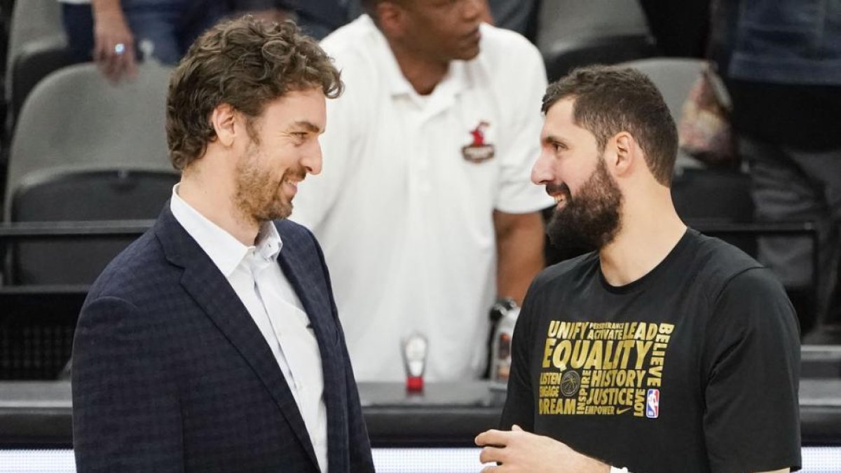 Pau Gasol y Niko Mirotic, en una imagen de archivo-DARREN ABATE (EFE)