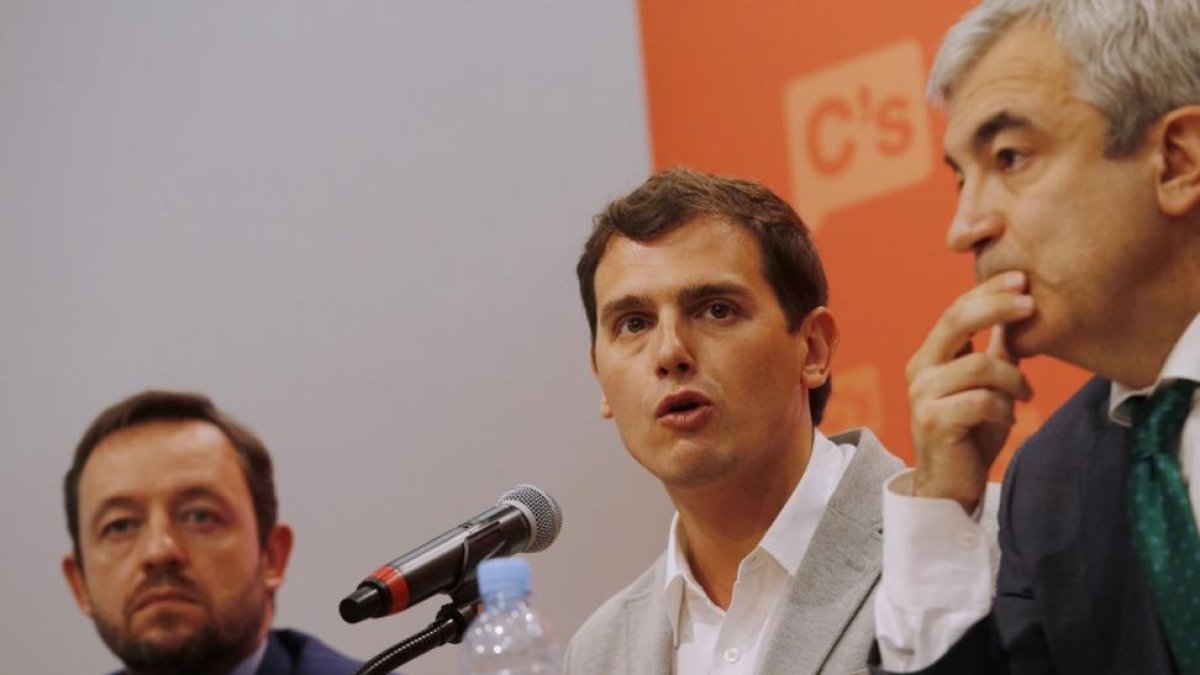 De la Torre, Rivera y Garicano, en la presentación de la memoria económica en la sede de Ciudadanos.-AGUSTIN CATALAN