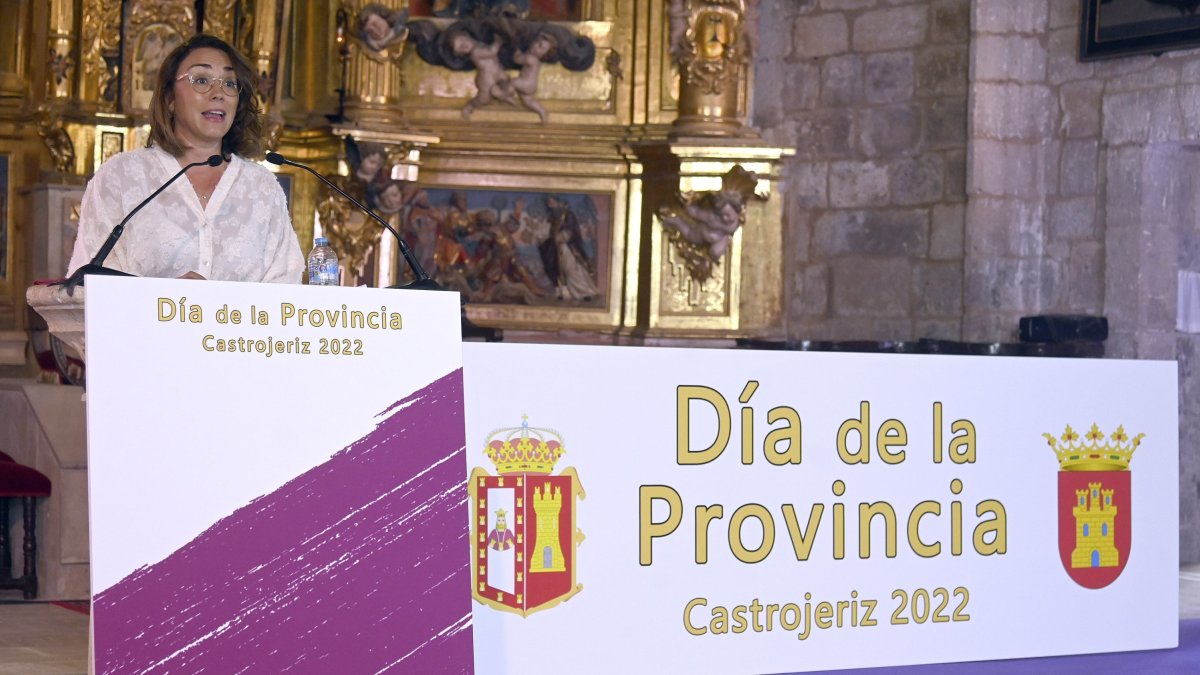 La consejera de Movilidad y Transformación Digital, María González Corral, en su intervención en Castrojeriz. ICAL